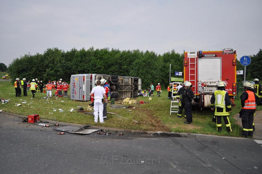 Schwerer Unfall mit Reisebus Lohmar Donrather Dreieck P009.JPG